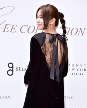 Jung Yoo-jin Instagram - 🖤
