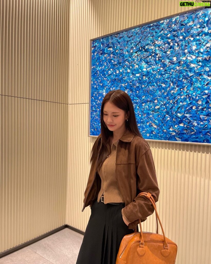 Jung Yoo-jin Instagram - 🤎