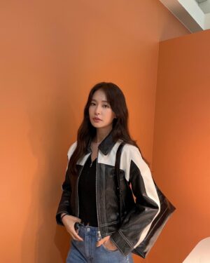 Jung Yoo-jin Instagram - 좋은 주말 보내세요🧡
