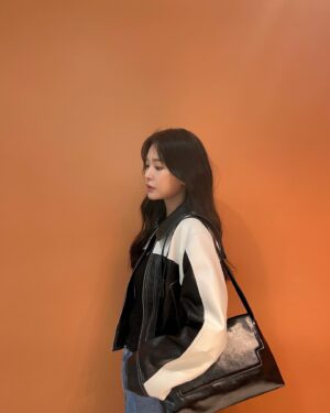 Jung Yoo-jin Instagram - 좋은 주말 보내세요🧡
