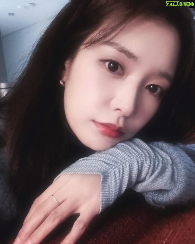 Jung Yoo-jin Instagram - 모두 감기 조심하시고😷 건강 잘 챙기시는 한 해가 되길 바라요! 아프지 마세요🫶