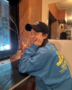 Jung Yoo-jin Instagram - 🩵