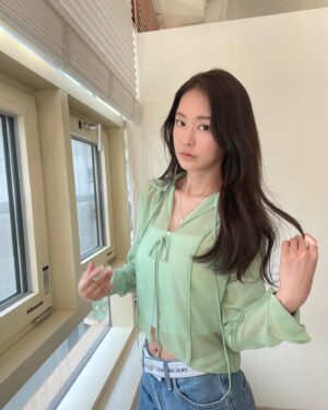 Jung Yoo-jin Instagram - 행복한 주말 보내세요💚 #haveagoodweekend 🤍