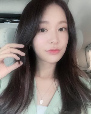 Jung Yoo-jin Instagram - 행복한 주말 보내세요💚 #haveagoodweekend 🤍