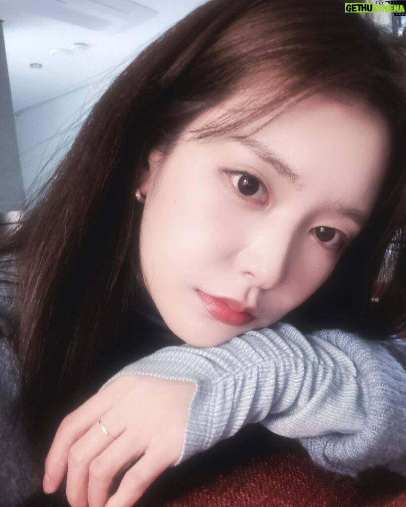 Jung Yoo-jin Instagram - 모두 감기 조심하시고😷 건강 잘 챙기시는 한 해가 되길 바라요! 아프지 마세요🫶