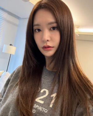 Jung Yoo-jin Instagram - 행복한 설 보내시고 아프지 마세요💕