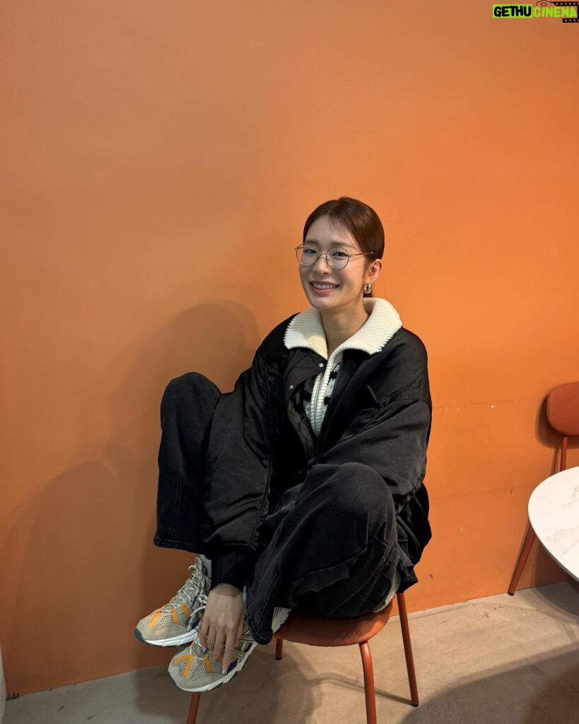 Jung Yoo-jin Instagram - 🧡