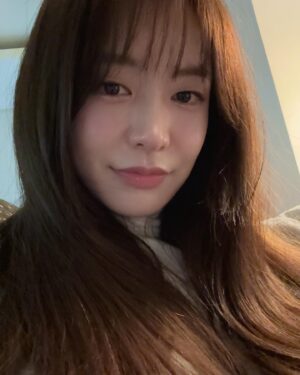 Jung Yoo-jin Instagram - Merry Christmas!🥰❣️
I hope you have a wonderful X-mas 🎄 Love you💕