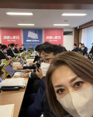 Junko Mihara Instagram - 走行距離課税など全く受け入れられない！】
税調小委員会にて発言して参りました。「生活する為に不可欠な自動車ユーザーだけが負担し続ける現在の仕組みそのものを見直し広い視点で税収の安定確保に向けた議論を深めるべき」等々と