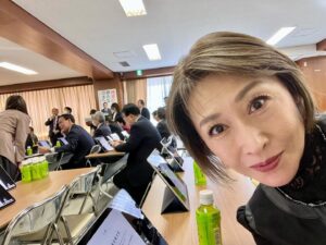 Junko Mihara Instagram - 本会議とODA委員会の後は政調全体会議！
デフレ脱却に向け賃上げの流れを民間は勿論医療・介護業界にも！闘いは続く､､､。