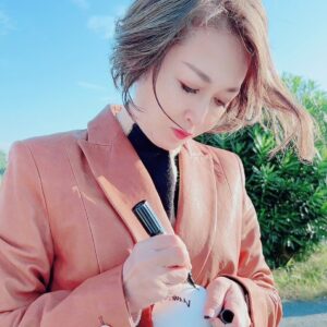 Junko Mihara Instagram - ソフトボール🥎へサイン🖋

#ソフトボール女子 #朝から気持ちいい #良い天気 #スポーツ日和 #サイン入り #三原じゅん子