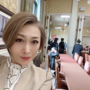 Junko Mihara Instagram - 本日は本会議。インド・ウクライナ・ポーランド訪問に関する報告について。