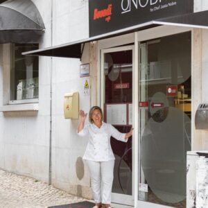 Justa Nobre Instagram - Estou sempre à vossa espera no @restaurante_onobre, de coração cheio e com a mesa pronta! É hoje que me faz uma visita? ❤️
⠀⠀⠀⠀⠀⠀⠀⠀⠀⠀
#chefJustaNobre #JustaNobre #chef #cheflife #foodlovers #foodie #foodadventures #conceptfood #lisbon #lisbonchef #dicadajusta
