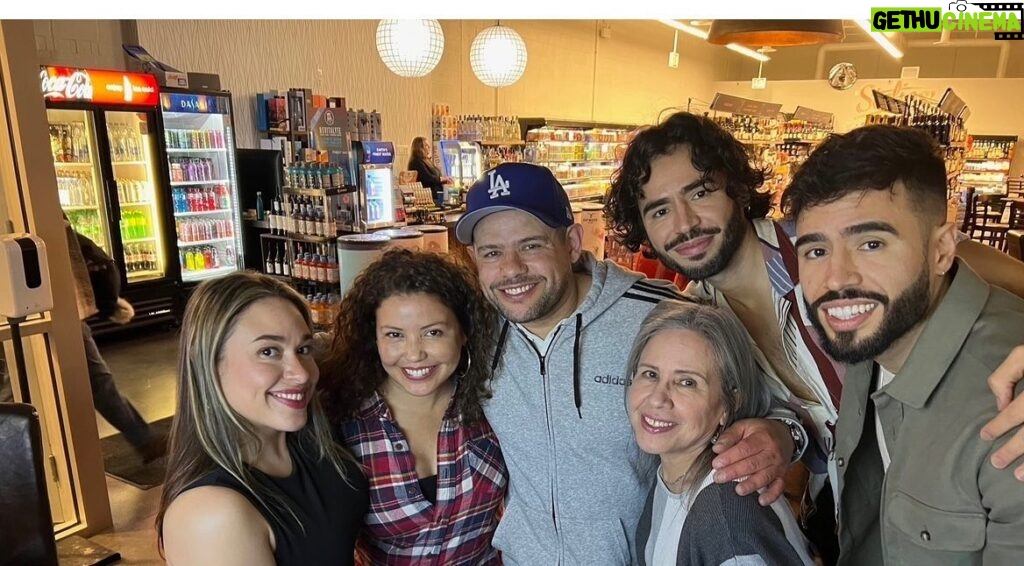 Justina Machado Instagram - Here we are all 5 of us and mi Madre. #nationalsiblingday Happy Monday mi Gente 🥰♥️🥰♥️