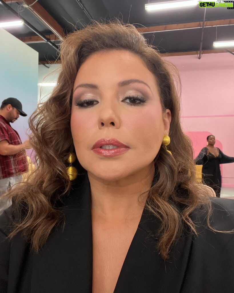 Justina Machado Instagram - Feeling myself at a photo shoot today 😜😜😜 Happy Tuesday mi Gente!!!