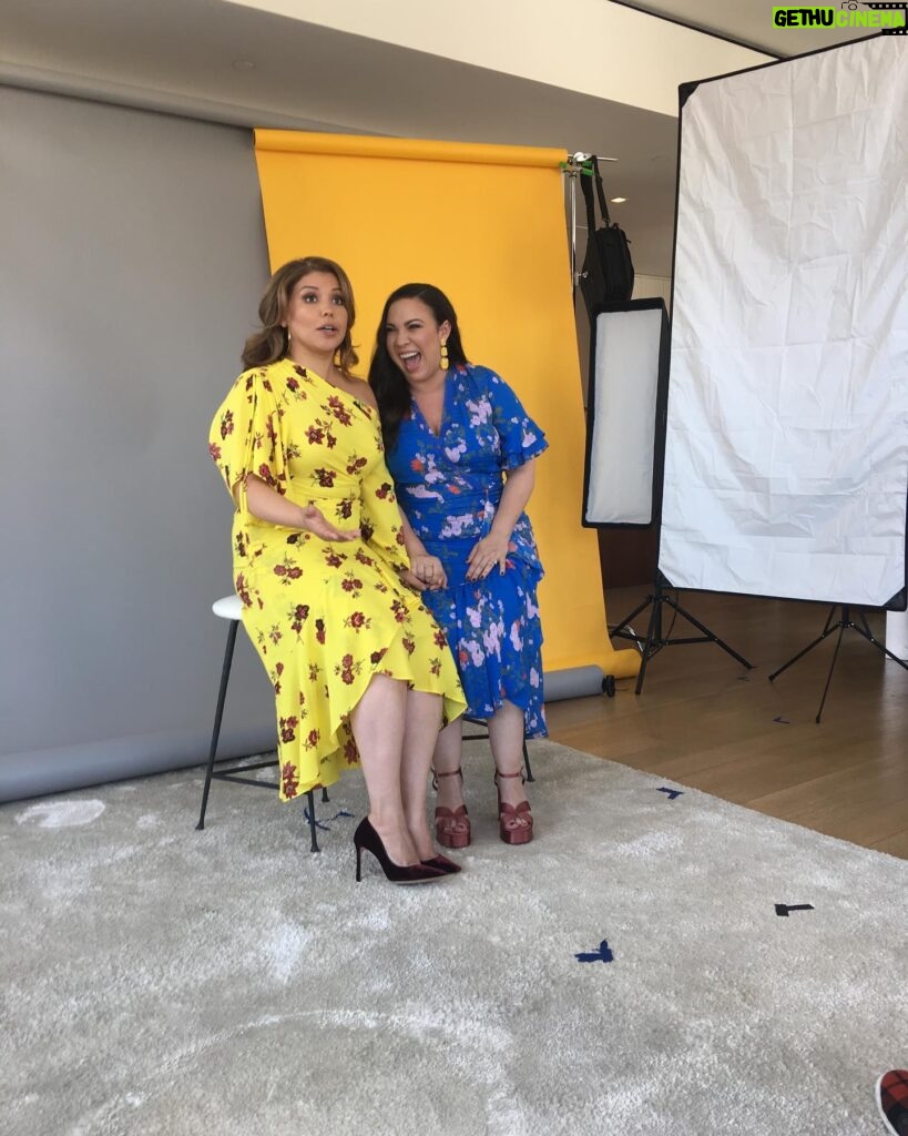 Justina Machado Instagram - #tbt incredible photo shoot somewhere in NY 2018.. @gloriakellett puts up with my shenanigans😜 one of the many reasons I love her. Happy Thursday mi Gente♥️