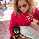 Justina Machado Instagram - Hahaha!!! Lola giving me side eye !!! How cute is my girl @clearwaterceron perrita Happy Wednesday mi Gente❤️❤️❤️❤️