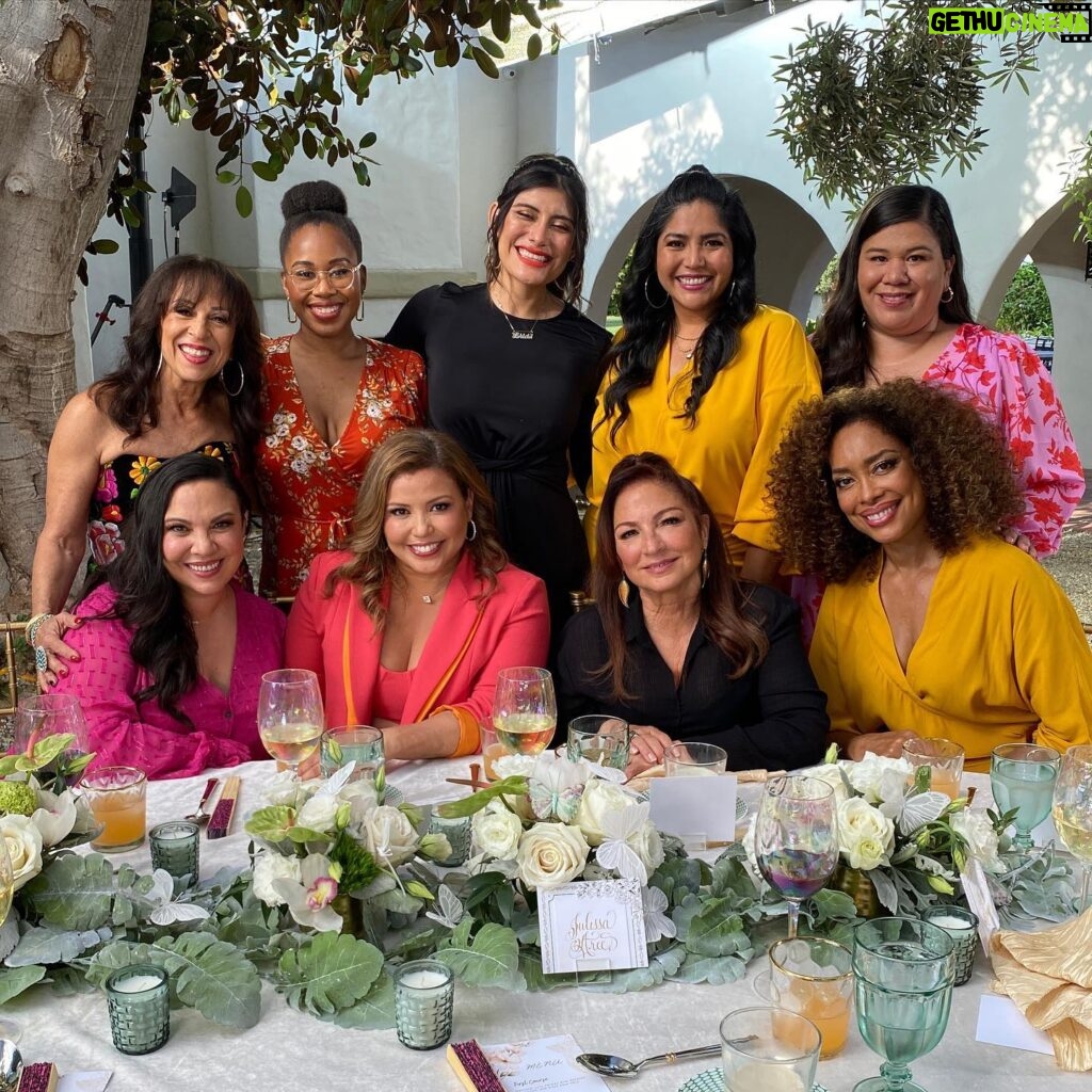 Justina Machado Instagram - Happy Sunday mi Gente♥️♥️ #TheCultureisLatina #msnbc