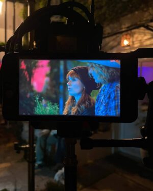 Justine Le Pottier Instagram - Ce weekend on a tourné PROMO 2000, le prochain court métrage de @paul_._lapierre & @juliettetresanini . Pour la petite histoire, on s'est rencontré avec Juliette et Paul sur les bancs du cours Florent et on a toujours le même plaisir à tourner ensemble 🙏🙏 🙏 Merci les copains ❤️ 
Et en cadeau, une photo de @julienpestel dans un style grunge des années 90 👍@juliettetresanini