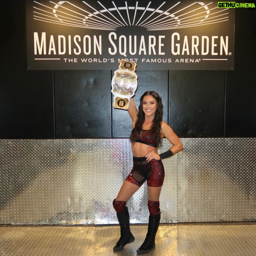 Kacy Catanzaro Instagram - Debut at MSG 🥹❤️ #msg #madisonsquaregarden