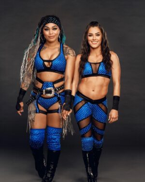 Kacy Catanzaro Instagram - 🫱🏽‍🫲🏼 @kaydenwwe 

📸: @craigambrosio 
#WWE #RAW #TagTeam #bestfriend