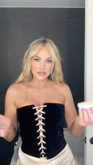 Kady Krambeer Instagram - Birthday transformation 💨 healthy hydrated skinnnn by @skinglo.by.t - this week I prepared for my birthday by getting a hydrafacial and dermaplaning at @lemmonavenue because model skin is hydrated skin 💁🏼‍♀️