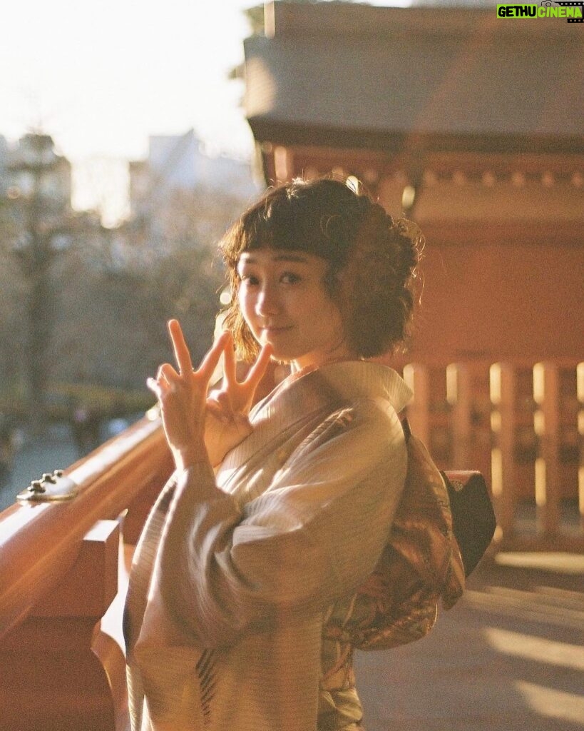 Kaho Takada Instagram - 28歳になりました🍰 私を幸せにできるのは私だけと言うこと、 もう何年も前から知っています。 心で仕事して心で遊んで心で泣くよ。 人間、高田夏帆、まだまだ赤ちゃん。 あ、そうそう 成人式の時に着れなかった母の振袖を 8年越しにやっと。 しっぶいねぇ☺︎ 2024.5/31