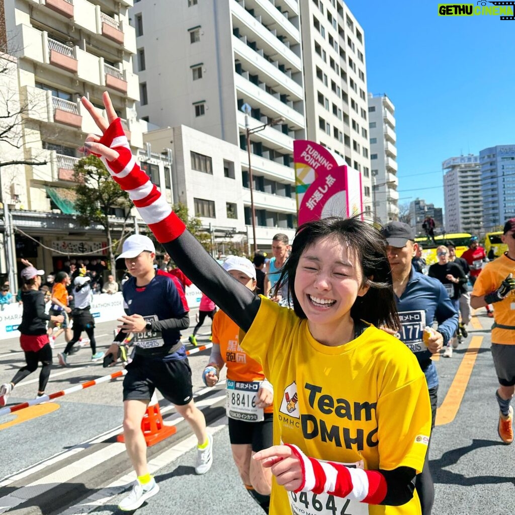 Kaho Takada Instagram - 今だにあの日に取り残されてる､濃厚な日。 決めた､来年も走りたい🐛ホノルルも🐛 目標サブ5､目指せ4時間台~~ 最近ランチューバーずっっと見てるワハハ #東京マラソン2024 #ネットタイム5時間6分 #自己ベスト45分更新 #応援ありがとうございました☺︎