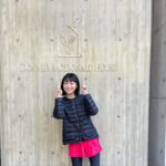 Kaho Takada Instagram – 明日東京マラソン本番なのに
遠足前日ワクワクで寝られない子供現象､起きている。
怖いけど9.5割楽しみなのは
何事もどうなるんだろうの好奇心🫀
いつだって突き動かされるのは好奇心🫀

前日なので前日までの記憶を辿ろうう✏︎
走る事以外にも今年も
ドナルド•マクドナルド•ハウスにお邪魔した。
ハウスは病気と向き合う子供達が安心して
家族とも暮らせる一時的なお家🏡
募金のおかげで徐々に増えていってるそう~~

その中でも東大ハウスはミッフィが沢山いて､安心できる工夫が沢山あって､1冊の日記が置いてあった。
部屋に1冊､寄せ書きみたいに自由に書けるみたい。
その部屋を借りた家族が今日はこう言う事がありましたと思い思いに綴っていて､1人じゃないからねという優しさとか､そっと包み込んでくれる弱音とか､次にそこを借りる家族の心に繋がるんだろうなって思ったりした☺︎

そんな施設があって､
ボランティアさんもいて､
募金活動をしていて､
沢山知ってもらえる明日になりますように🌷
#チームdmhc#チーム北澤