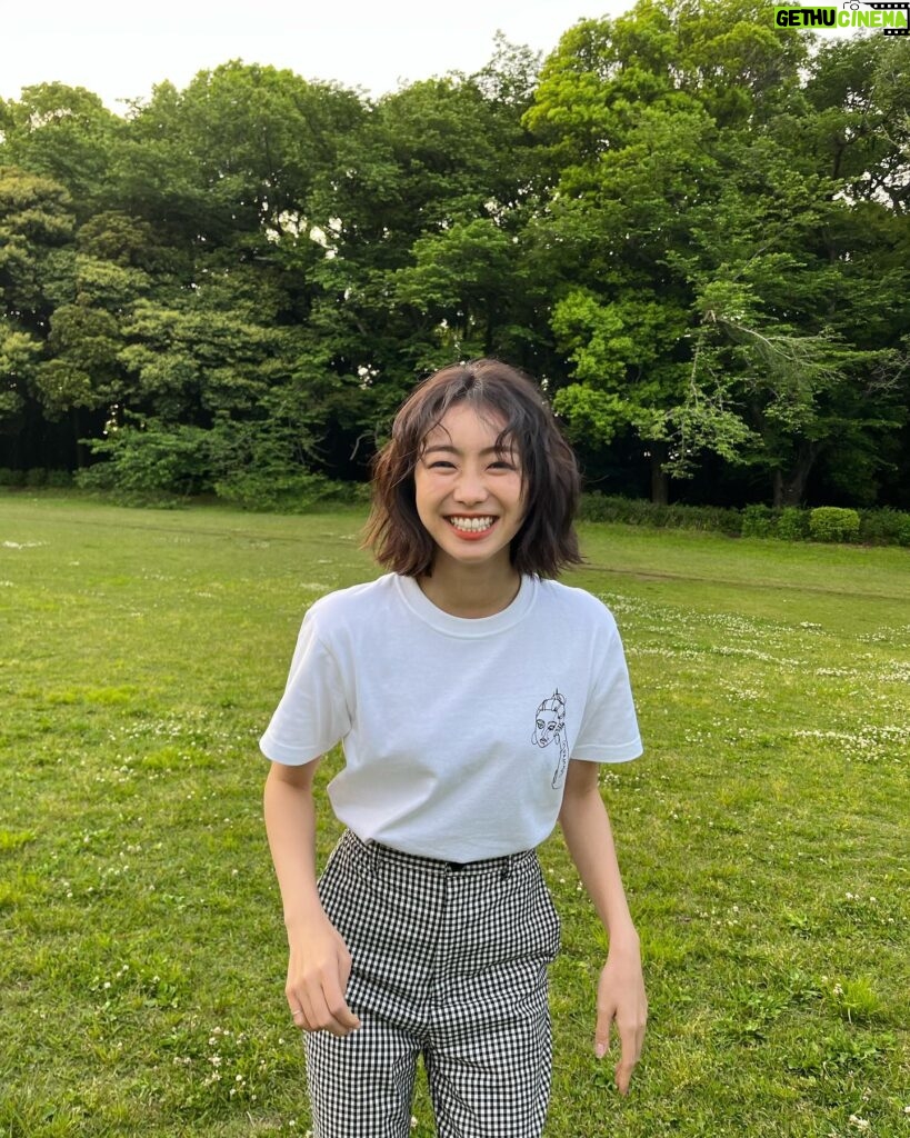 Kaho Takada Instagram - GW終わり。 どんな休日過ごしました？ 私は欲しいものが沢山出てきたよよ☺︎ ケータイ､イヤフォン､ヘッドフォン､サングラス､ まだまだまだまだまだ物欲の5月。 マスカラはこだわりブルー🫐 このTシャツ着れる季節来たっ