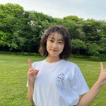 Kaho Takada Instagram – GW終わり。
どんな休日過ごしました？
私は欲しいものが沢山出てきたよよ☺︎
ケータイ､イヤフォン､ヘッドフォン､サングラス､
まだまだまだまだまだ物欲の5月。

マスカラはこだわりブルー🫐
このTシャツ着れる季節来たっ