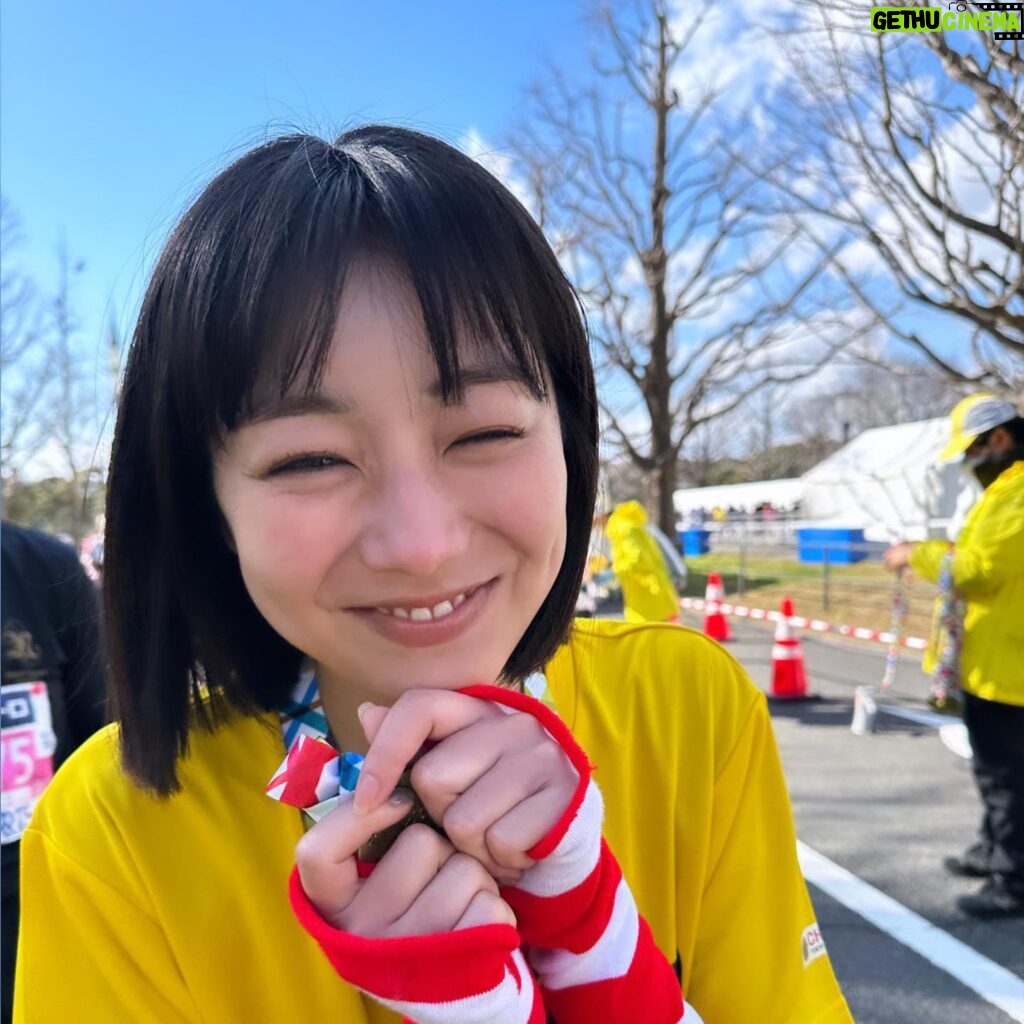 Kaho Takada Instagram - 今だにあの日に取り残されてる､濃厚な日。 決めた､来年も走りたい🐛ホノルルも🐛 目標サブ5､目指せ4時間台~~ 最近ランチューバーずっっと見てるワハハ #東京マラソン2024 #ネットタイム5時間6分 #自己ベスト45分更新 #応援ありがとうございました☺︎