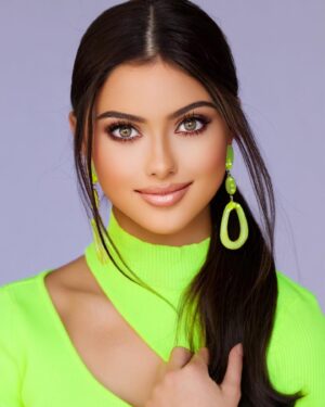 Kailia Posey Instagram - 5k bound!🥰❤️ 
Thank you everyone for so much love and support💛
.
.
.
.
.
#cambriescourt #pageants #love #beautiful #5k #letskeepitthere #lol #basketball #beyourself #contortion #makeup #kailia
