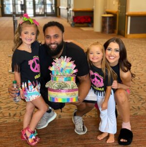 Kailia Posey Instagram - happy birthday to the best bff ever!! i love you and i hope you had the best day🤍🤍 
(kevans cuties 4 life) @theblacklavender78 
.
.
.
.
#birthday #lookinggood #pageants #contortion #military #starbucks #glitz #bestpageantcoach