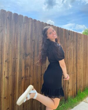 Kailia Posey Instagram - sm;)e🖤
.
.
.
.
#contortion #pretty #cambriescourt #love #loveyourself #pageants #photo #dance #smile #cool #crushing #sun #summer #beyourself
