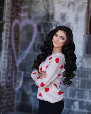Kailia Posey Instagram - Happy Valentine’s Day 👸🏼💗
📸- @cambrielittlefield 
.
.
.
.
.
#valentines #valtinesday #singlegirl #taken #singleortaken #awesome #driverslicense #jeniferlawrence #hungergamesedit #superbowl #piratesfootball #cool #cambriescourt #beawesome #bffs❤️