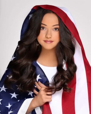 Kailia Posey Instagram - happy 4th of July❤️🤍💙
thank you for 1,700🎊
📸 @cambrielittlefield
