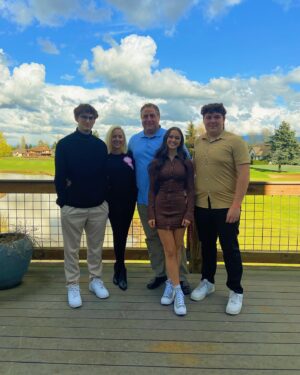 Kailia Posey Instagram - 🎂🥳🎉🎊🎈
.
.
.
.
.
#birthdaygirl #birthday #family #bestfriend #fundays #dinner #car #thankful #love #kailia #explore #explorepage #feelgood #feelinggood #washington #funtimes❤️
