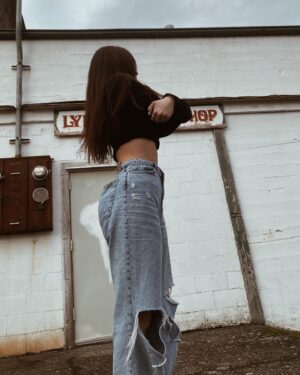 Kailia Posey Instagram - mwah😽
.
.
.
.
📸- @kalichanik 
 #smalltown #lynden #betterthings #fun #friends #contortion #workout #pageants #kailia #smile #justlivin