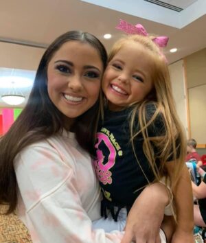Kailia Posey Instagram - Happy birthday to my BFF, twin, sister, and champ! Miss you tons girl have a great day🤍 @kynlee_heiman 
.
.
.
#twins #sisters #champs #bff #cuite #cambriescourt #pageantlife #contortion #love