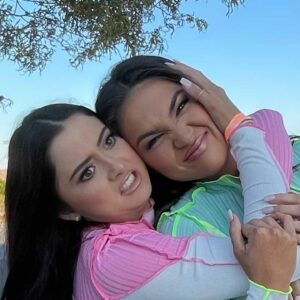 Kailia Posey Instagram - ⚡️power rangers or highlighters ⚡️
.
.
.
.
.
Swipe left💚💓 
#powerrangers #highlighters #bff #kailia #contortion #pageants #pageantsisters #sistersister #bestiesforlife #mygirl #green #pink #nike #airforce1