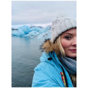 Kaitlin Doubleday Instagram - Survived the island of fire and ice, all numb fingers and toes in tact, with a little help from my friends 💞💞💞