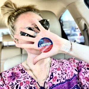 Kaitlin Doubleday Instagram - I voted for the environment, for children separated from their families, for the future of my future son (wow🤭), for the future of women’s rights, for justice, for minorities and mostly, to try and reinvigorate my belief in a country that seems to have broken its own spirit and let itself down. Why did you vote?