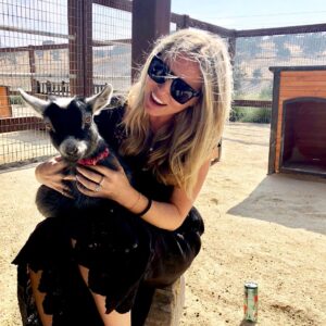 Kaitlin Doubleday Instagram - I’ve found my happy place guys, all I need are a couple of baby miniature pigme’s and pony’s (oh and a few miniature cows, a baby stallion and llama not pictured) I’m movin in! @evansilverberg and @kaththeblonde