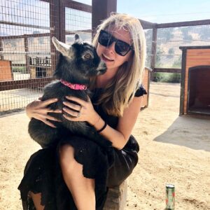 Kaitlin Doubleday Instagram - I’ve found my happy place guys, all I need are a couple of baby miniature pigme’s and pony’s (oh and a few miniature cows, a baby stallion and llama not pictured) I’m movin in! @evansilverberg and @kaththeblonde