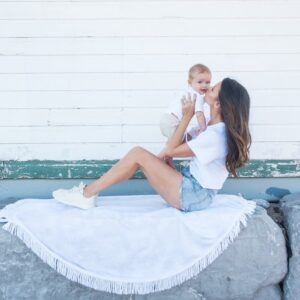 Kaitlyn Leeb Instagram - Happy weekend everyone!! Loved loved loved 💕 shooting with my fav ladies from @theurbannursery with little P yesterday evening!