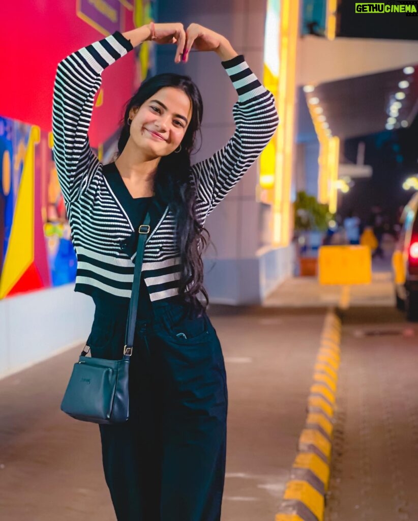 Kajal Sharma Instagram - Life is made of small moments like this. . . . . . #photooftheday #picture #explore #nightwalk #happyme #ootd #fyp #smile #imkajalsharma