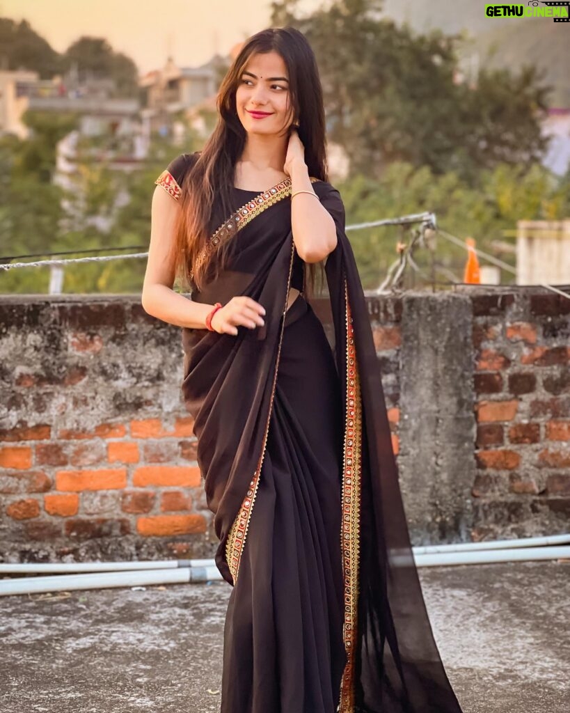 Kajal Sharma Instagram - 🖤 . . . . . . . #photography #indianwear #saree #blacksaree #explore