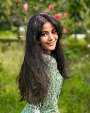 Kajal Sharma Instagram - In my happy place.🍃🫶🏻🧚‍♀️
.
Wearing - @saviindia ☘️
.
.
.
.
.
.
#explore #nature #naturelovers #home
