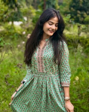 Kajal Sharma Instagram - In my happy place.🍃🫶🏻🧚‍♀️
.
Wearing - @saviindia ☘️
.
.
.
.
.
.
#explore #nature #naturelovers #home